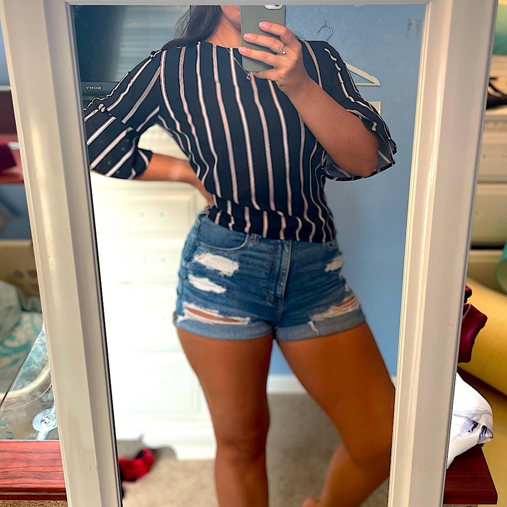 Blouse with quarter sleeves